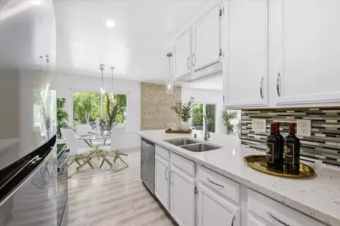 Kitchen - 99 E Middlefield Rd 34, Mountain View, CA 94043 photo 3 of 5