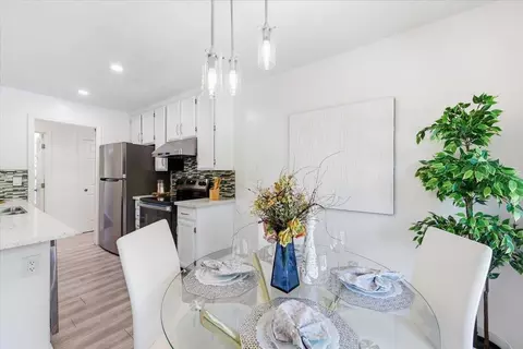 Dining - 99 E Middlefield Rd 34, Mountain View, CA 94043 photo 2 of 5