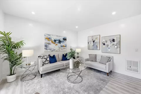 Living - 99 E Middlefield Rd 34, Mountain View, CA 94043 photo 1 of 5