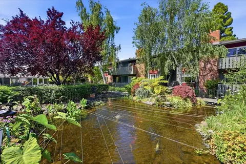Exterior - 99 E Middlefield Rd 34, Mountain View, CA 94043 photo 8 of 10