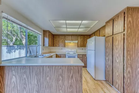 Kitchen - 19100 Creekside Pl, Salinas, CA 93908 photo 1 of 4
