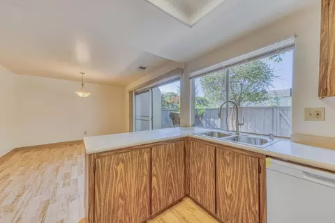Kitchen - 19100 Creekside Pl, Salinas, CA 93908 photo 3 of 4