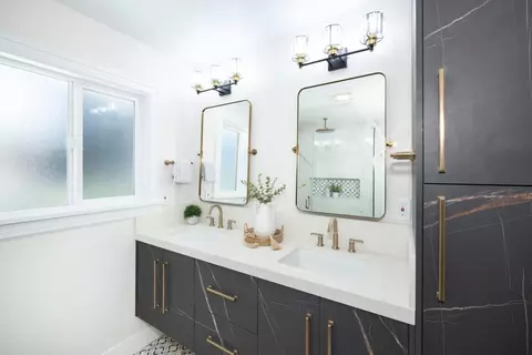 Bath - 936 Camelia St, Berkeley, CA 94710 photo 1 of 4