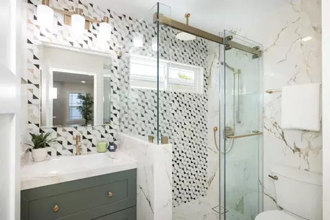 Bath - 936 Camelia St, Berkeley, CA 94710 photo 4 of 4