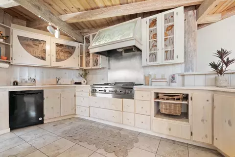 Kitchen - 731 Clubhouse Dr, Aptos, CA 95003 photo 3 of 7