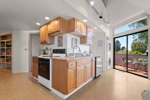 Kitchen - 731 Clubhouse Dr, Aptos, CA 95003 photo 6 of 7