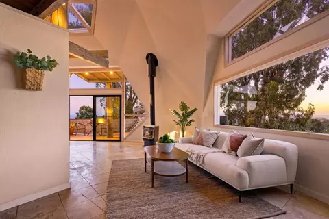 Living - 731 Clubhouse Dr, Aptos, CA 95003 photo 1 of 3