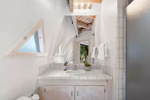 Bath - 731 Clubhouse Dr, Aptos, CA 95003 photo 1 of 4