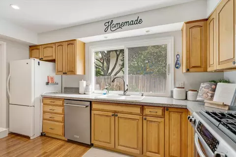 Kitchen - 9465 Valley Oak Way, Prunedale, CA 93907 photo 3 of 4