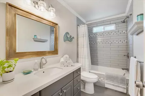 Bath - 9465 Valley Oak Way, Prunedale, CA 93907 photo 3 of 3