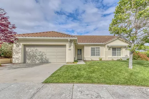 18223 Viewcrest Ln, Salinas, CA 93908