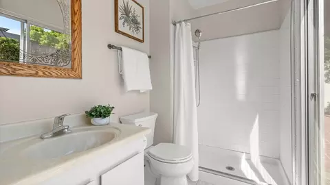 Bath - 536 Cascade Dr, Sunnyvale, CA 94087 photo 2 of 2
