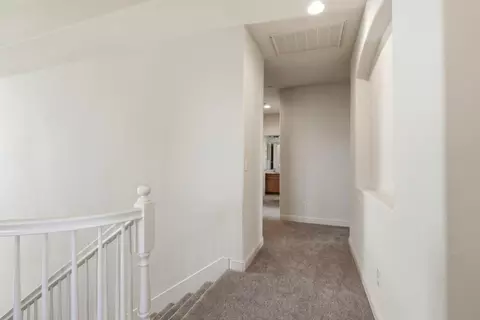 Entry Way - 881 Trestle Pt, Lathrop, CA 95330 photo 2 of 4