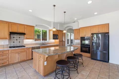 Kitchen - 881 Trestle Pt, Lathrop, CA 95330 photo 2 of 4