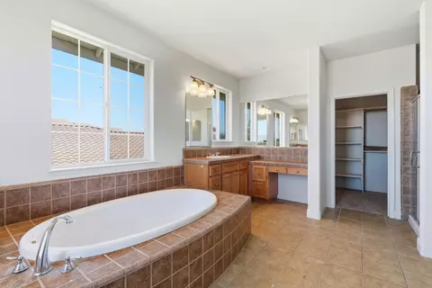 Bath - 881 Trestle Pt, Lathrop, CA 95330 photo 2 of 3