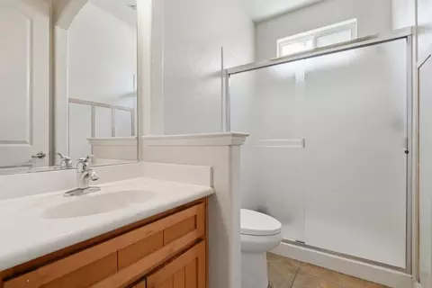 Bath - 881 Trestle Pt, Lathrop, CA 95330 photo 3 of 3