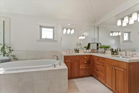 Bath - 102 Long Leaf Ln, Aptos, CA 95003 photo 5 of 5