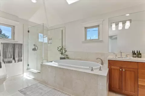 Bath - 102 Long Leaf Ln, Aptos, CA 95003 photo 4 of 5