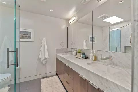 Bath - 102 Long Leaf Ln, Aptos, CA 95003 photo 2 of 5