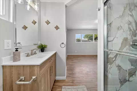 Bath - 782 Fairfax Dr, Salinas, CA 93901 photo 2 of 5