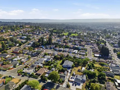 View/Area - 23051 23051a Henry Ln, Hayward, CA 94541 photo 8 of 9
