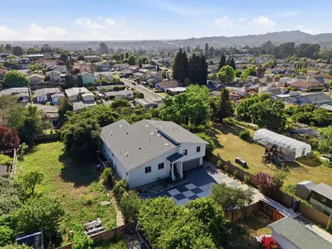 View/Area - 23051 23051a Henry Ln, Hayward, CA 94541 photo 6 of 9