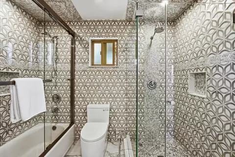 Bath - 23051 23051a Henry Ln, Hayward, CA 94541 photo 5 of 8