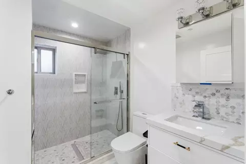 Bath - 23051 23051a Henry Ln, Hayward, CA 94541 photo 7 of 8