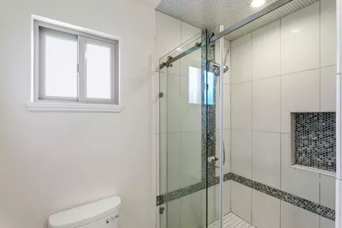 Bath - 23051 23051a Henry Ln, Hayward, CA 94541 photo 3 of 8
