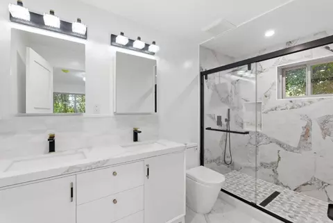 Bath - 23051 23051a Henry Ln, Hayward, CA 94541 photo 8 of 8