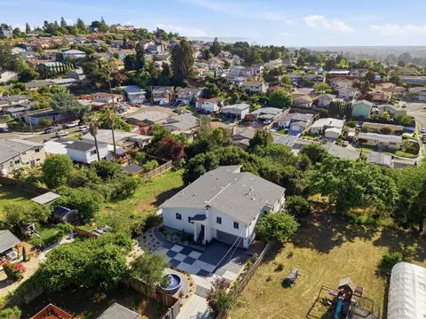 View/Area - 23051 23051a Henry Ln, Hayward, CA 94541 photo 5 of 9