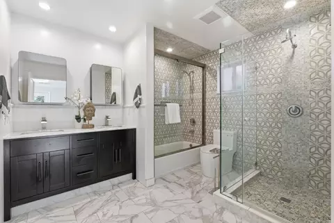 Bath - 23051 23051a Henry Ln, Hayward, CA 94541 photo 4 of 8