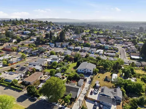 View/Area - 23051 23051a Henry Ln, Hayward, CA 94541 photo 3 of 9