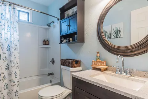 Bath - 400 Granada St, Soledad, CA 93960 photo 2 of 2