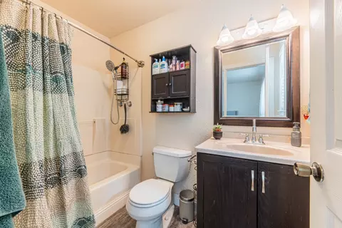 Bath - 400 Granada St, Soledad, CA 93960 photo 1 of 2