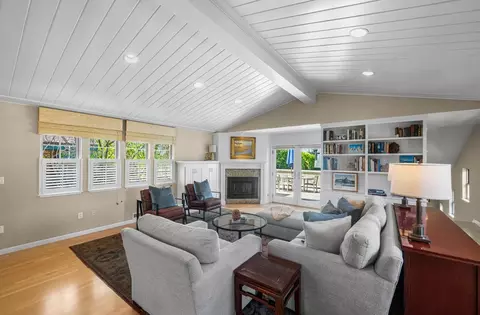 Living - 335 13th Ave, Santa Cruz, CA 95062 photo 1 of 7