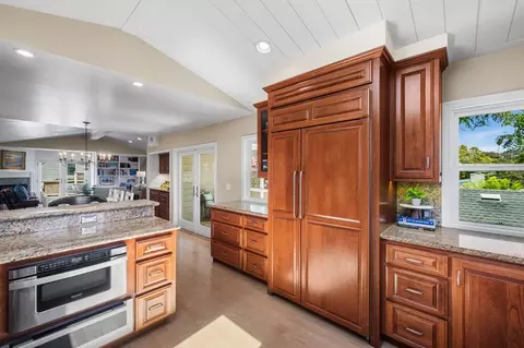 Kitchen - 335 13th Ave, Santa Cruz, CA 95062 photo 7 of 8