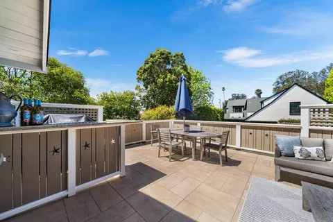 Exterior - 335 13th Ave, Santa Cruz, CA 95062 photo 8 of 27