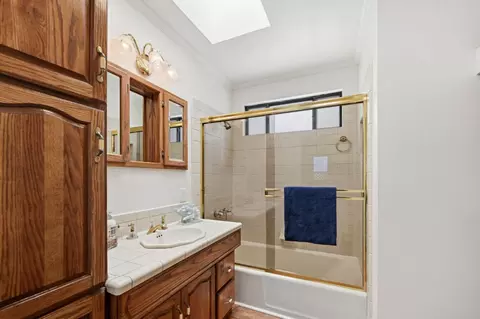 Bath - 519 Beech Ave, San Bruno, CA 94066 photo 1 of 2