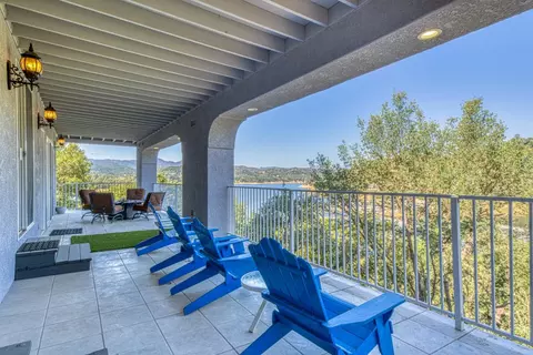 Exterior - 8213 Bass Pt, Bradley, CA 93426 photo 8 of 13