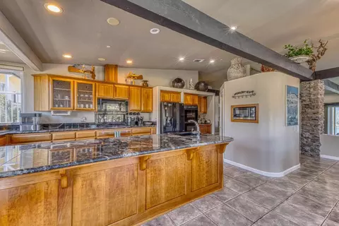 Kitchen - 8213 Bass Pt, Bradley, CA 93426 photo 2 of 5