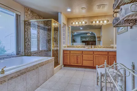 Bath - 8213 Bass Pt, Bradley, CA 93426 photo 1 of 6