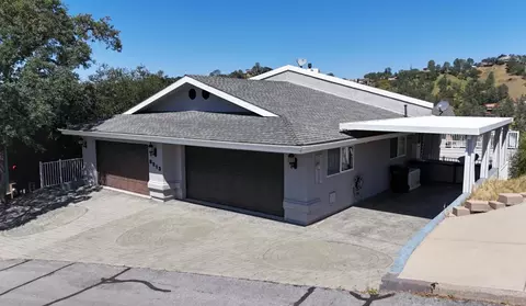 Exterior - 8213 Bass Pt, Bradley, CA 93426 photo 1 of 13