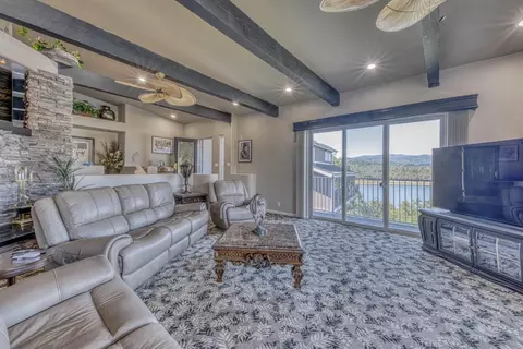 Living - 8213 Bass Pt, Bradley, CA 93426 photo 2 of 5