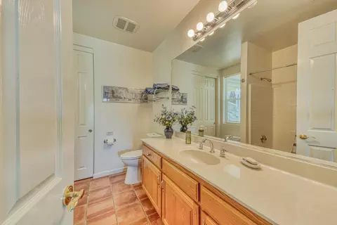 Bath - 8213 Bass Pt, Bradley, CA 93426 photo 5 of 6