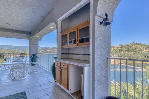 Exterior - 8213 Bass Pt, Bradley, CA 93426 photo 3 of 13
