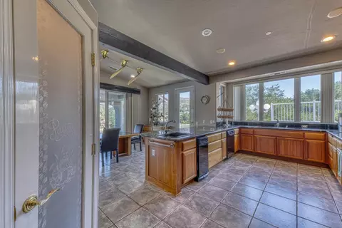 Kitchen - 8213 Bass Pt, Bradley, CA 93426 photo 3 of 5