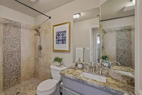 Bath - 345 Chardonnay Dr, Salinas, CA 93906 photo 3 of 4