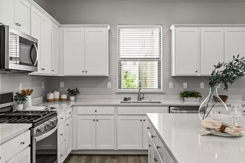 Kitchen - 5852 Virtual Ln, San Jose, CA 95119 photo 4 of 5