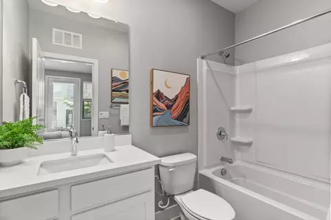 Bath - 5852 Virtual Ln, San Jose, CA 95119 photo 6 of 6